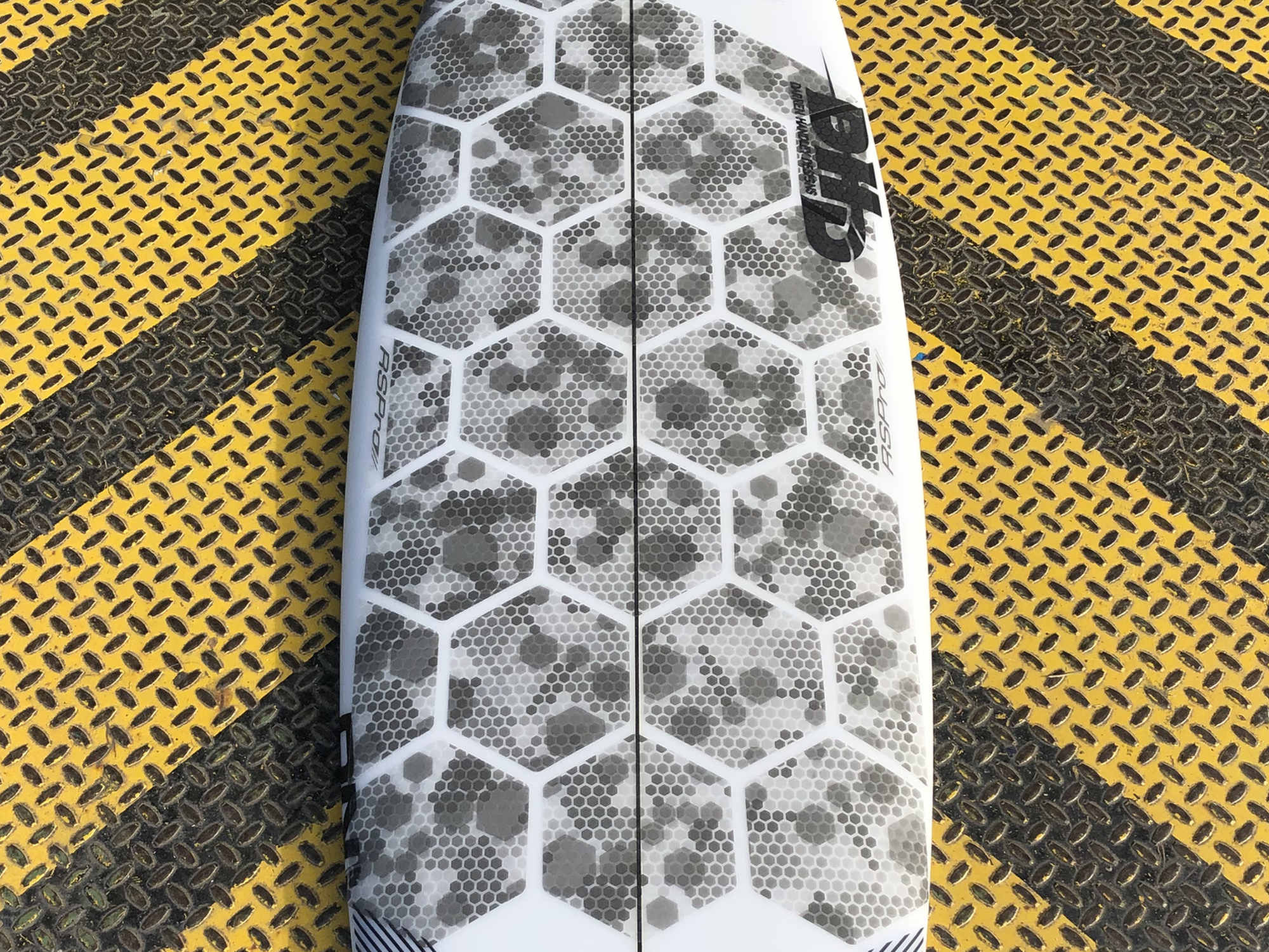 SURFPISTOLS HexaTraction pad surf antidérapant camo