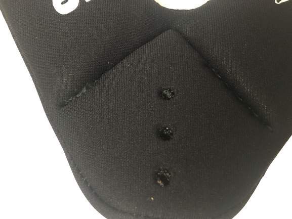 Surfpistols Wing Footstraps en V Néoprène + vis