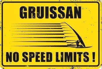 SURFPISTOLS Gruissan No Speed Limits plaque métal alu